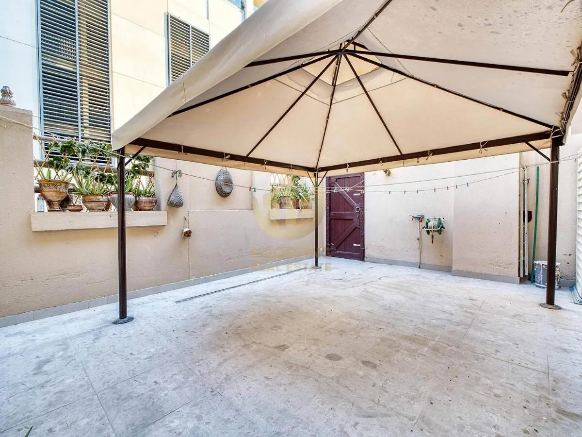Luxury 1 Bedroom Apartment Downtown Dubai
